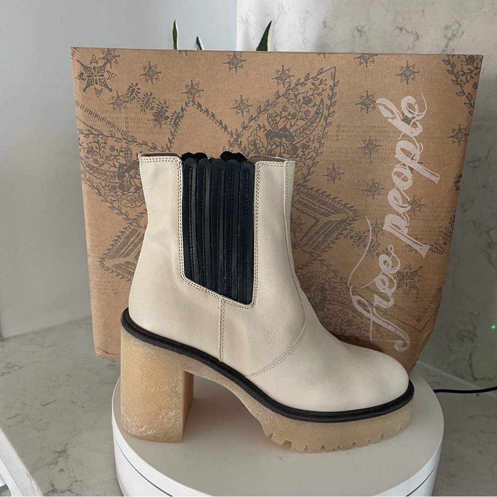 NIB Free People James Chelsea Boot Bootie in Bone Leather $188 - Picture 13 of 15